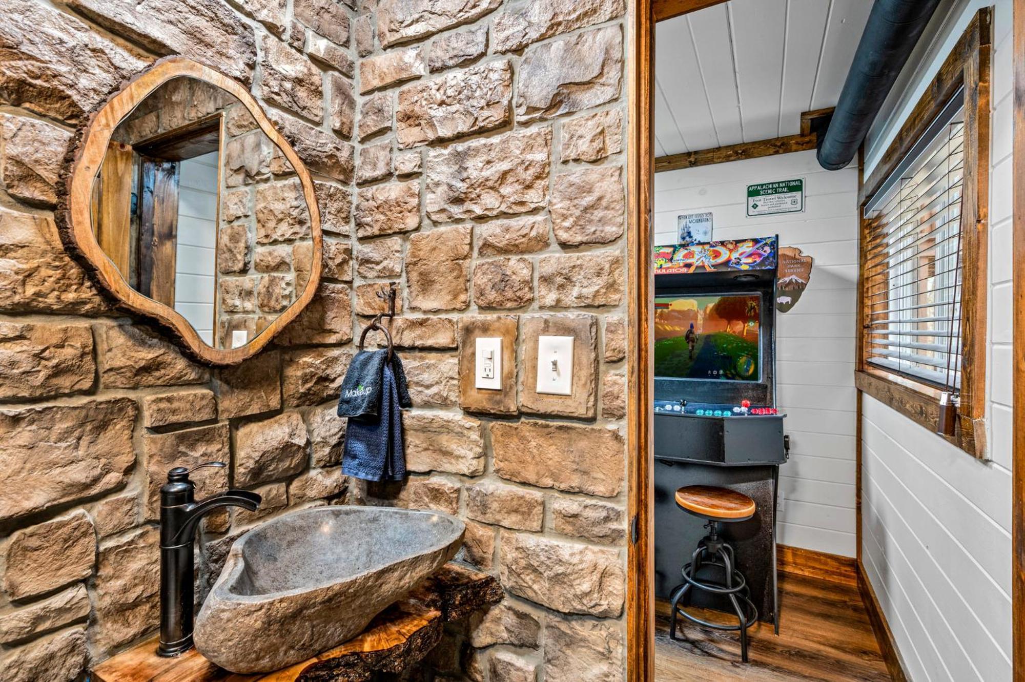 1Mile Downtown, Handicap Ramp, Hot Tub, Game Room Гатлинбург Экстерьер фото